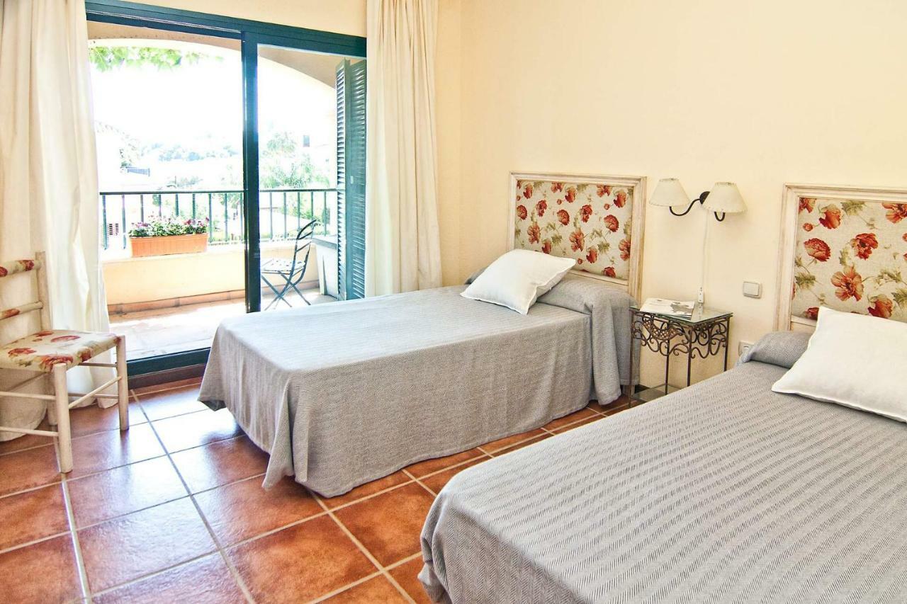 Villa The Fairway Vista, Your Luxury Retreat With A Quiet Pool Pueblo Nuevo de Guadiaro