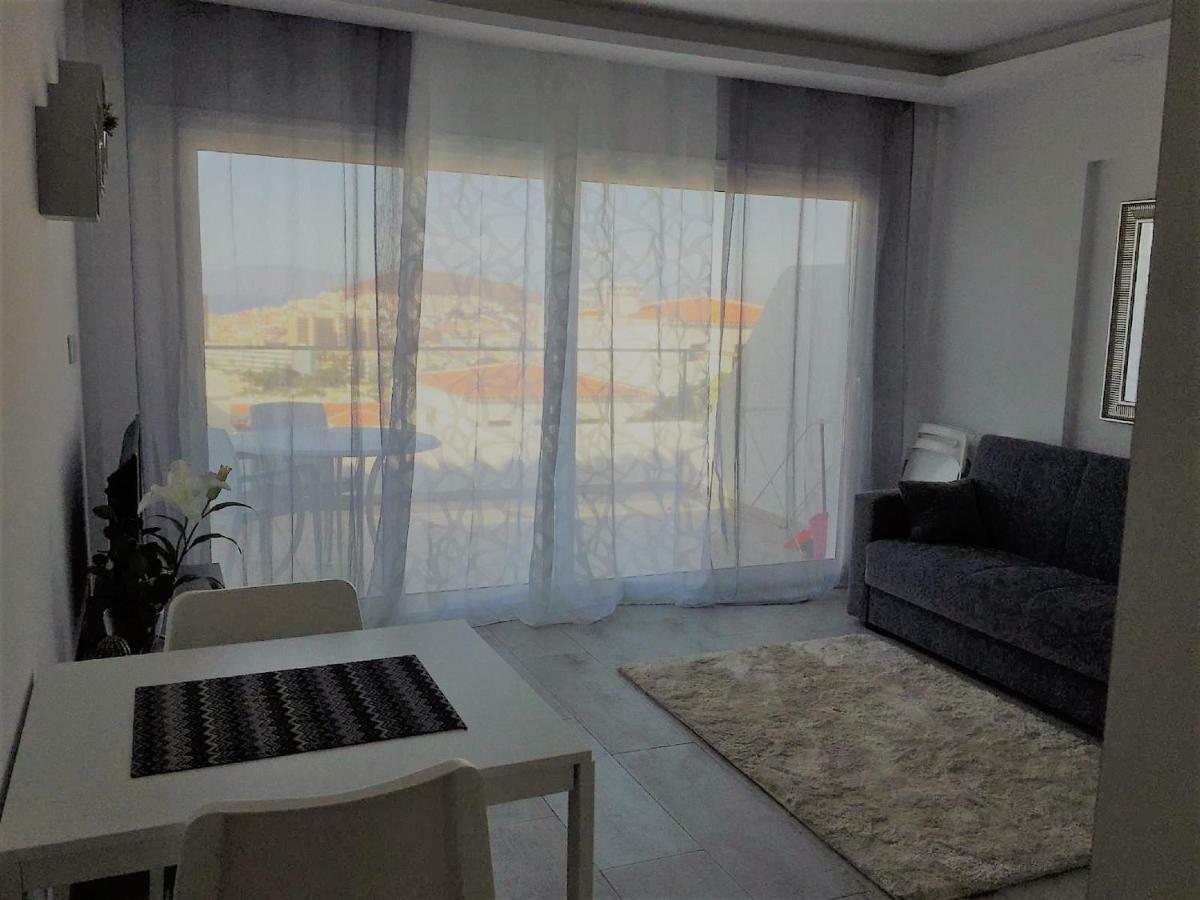 Summer Sunshine In Cristianos Apartamento
