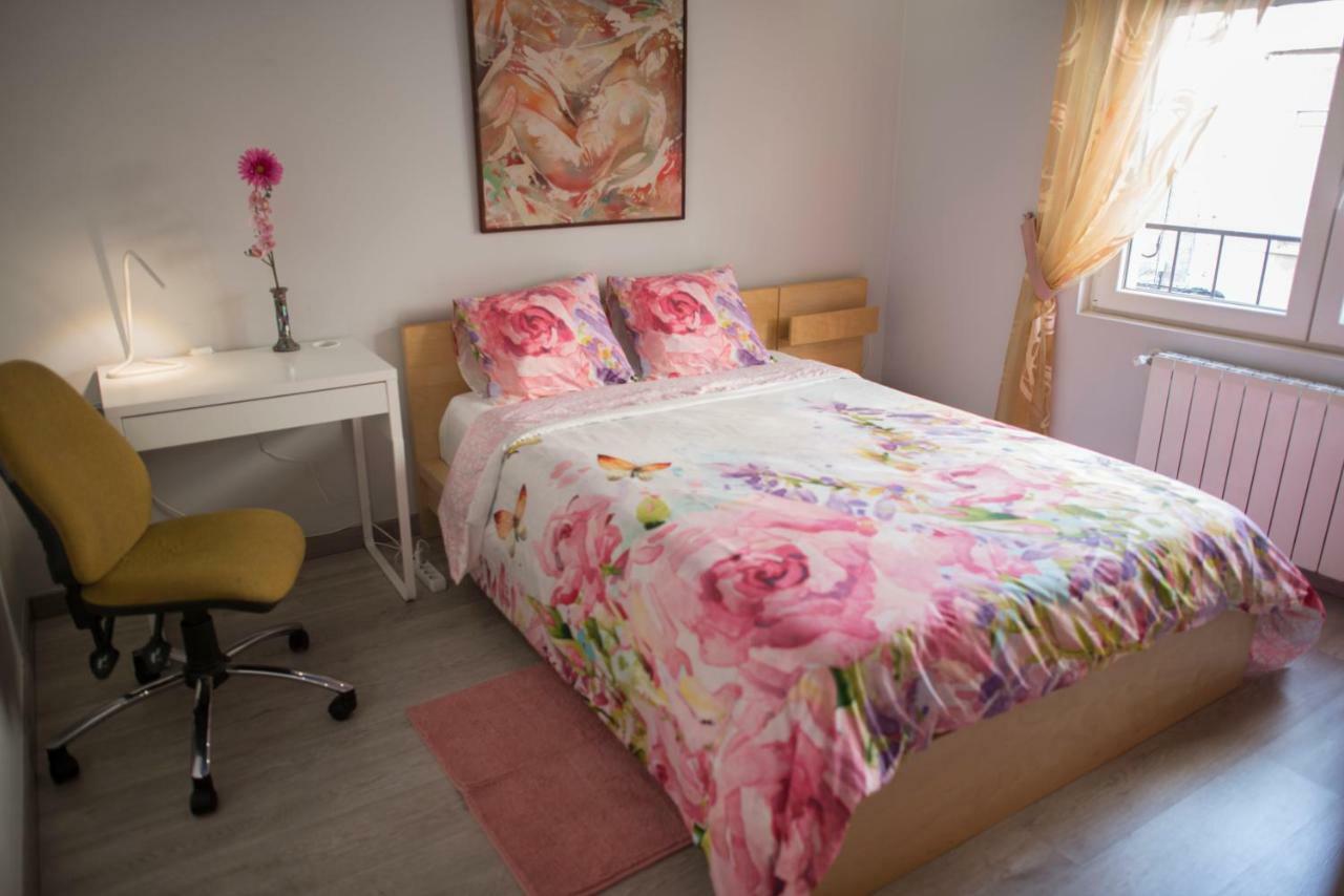 Apartamento Camp Nou, Europa Fira - Modern Two-bedroom With Heating