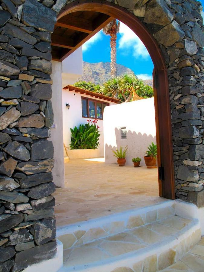 With Ocean View Villa Agulo