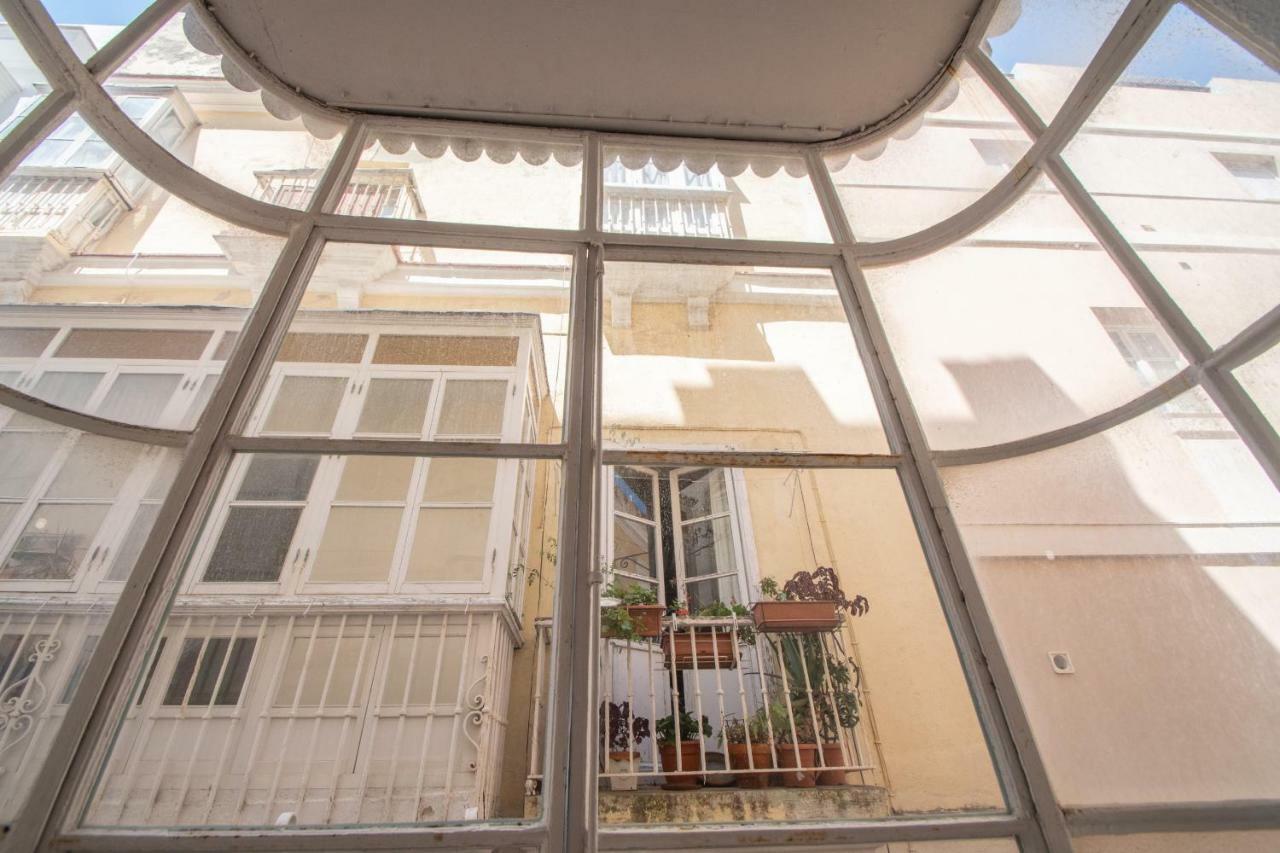 Del Arqueologo De Cadiz
