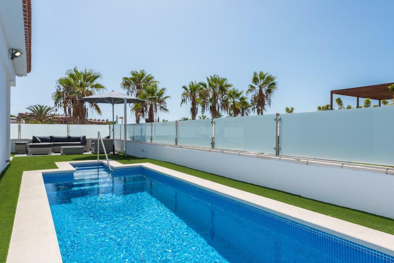 Luxurious 5* - 300m2 - Private Heated Pool - Garage - Wifi