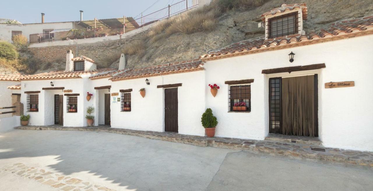 Cuevas Al Qulayat *