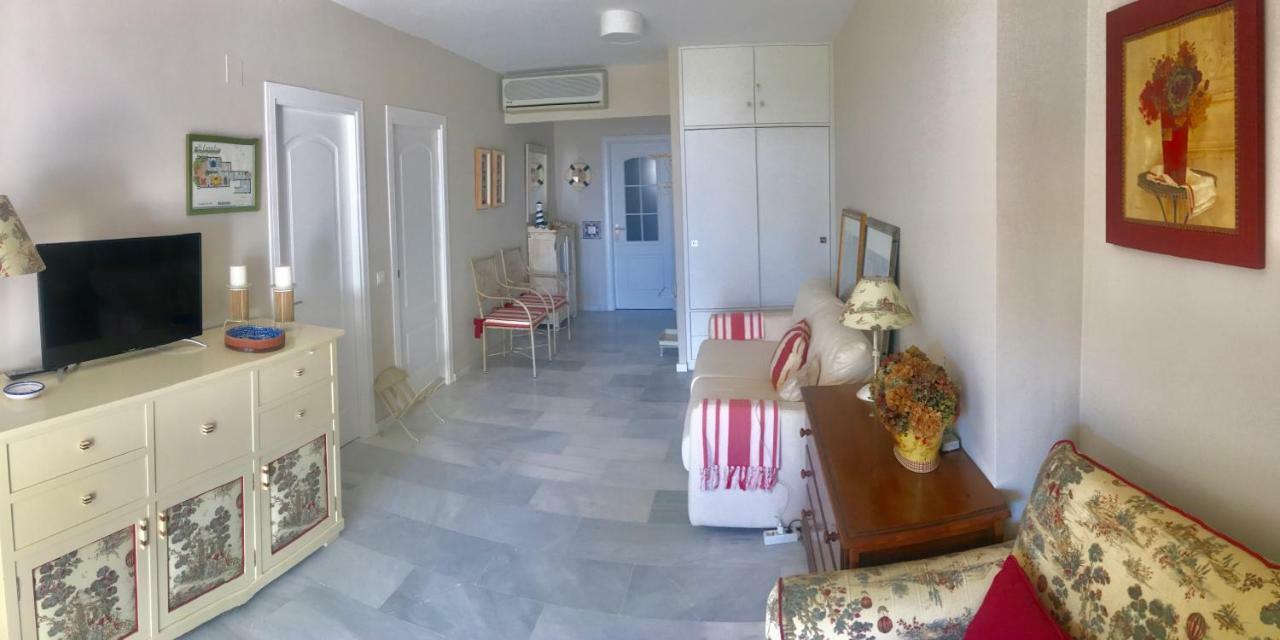 Apartamento Mi Capricho, Beachfront, Grownfloor, Private Garden & Terrace