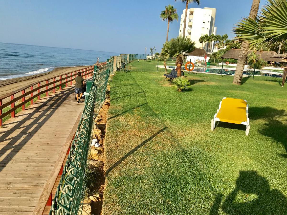 Apartamento Mi Capricho, Beachfront, Grownfloor, Private Garden & Terrace Sitio de Calahonda