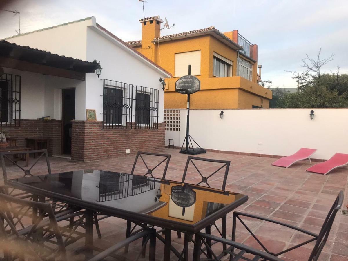 Bonito Chalet En La Cala Con Gran Jardin Privado