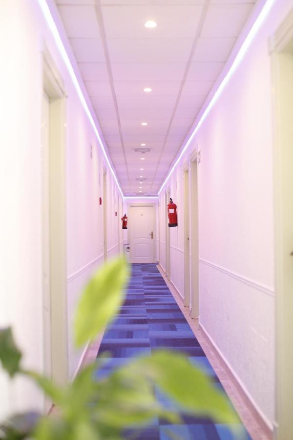 Agades Hotel *