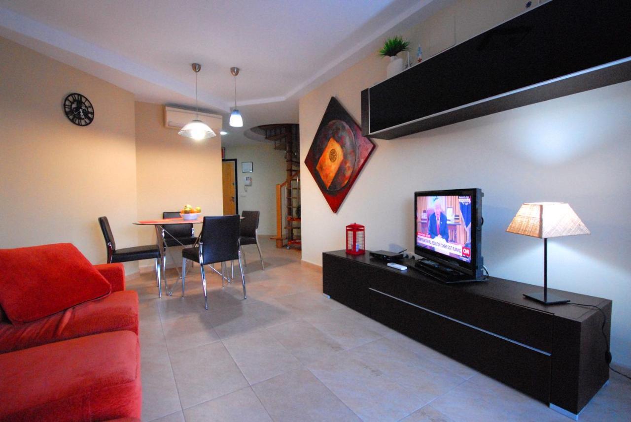 Bonito Atico Con Aire Acondicionado,piscina Comunitaria, Parking Y Wifi Peñíscola