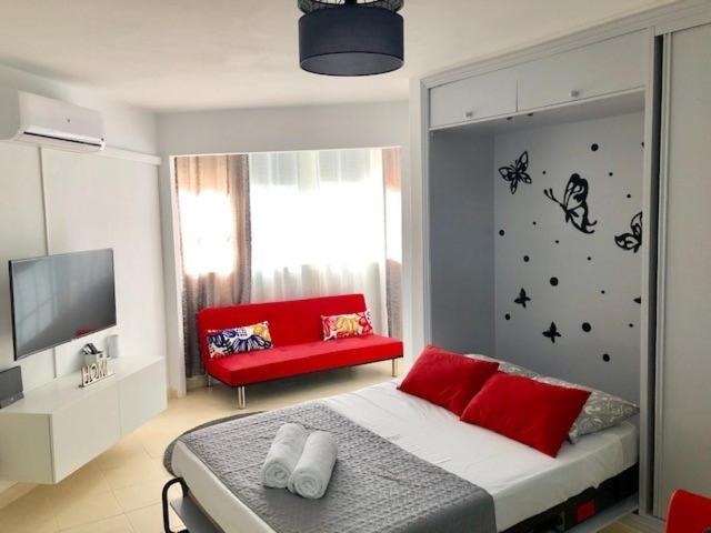 Studio In The Center Of *