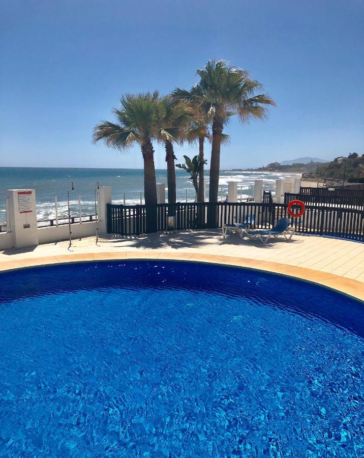 Beachfront Penthouse With Large Terrace And Breathtaking Sea Views Close To Marbella Spain Apartamento Sitio de Calahonda