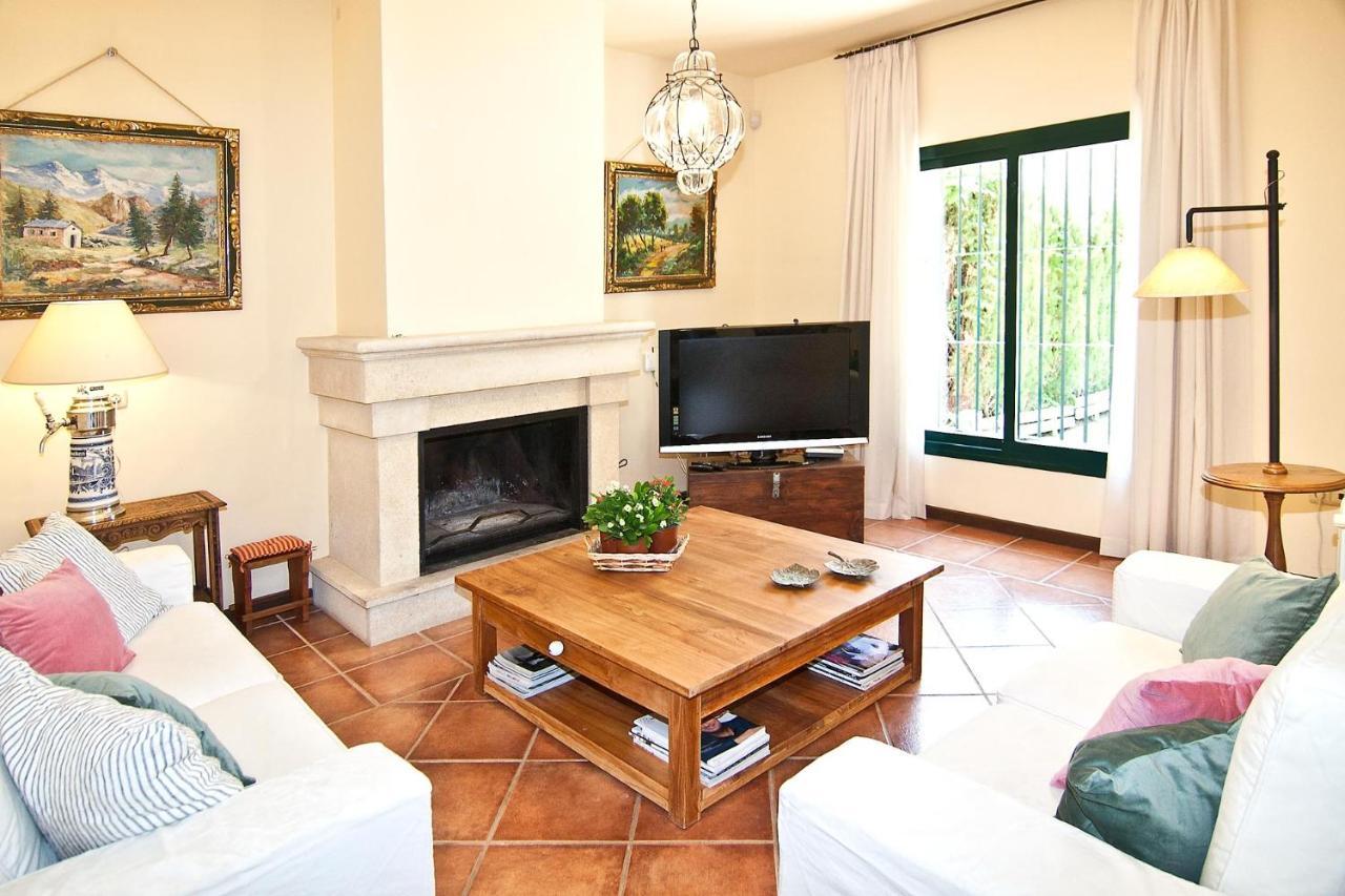 The Fairway Vista, Your Luxury Retreat With A Quiet Pool Villa