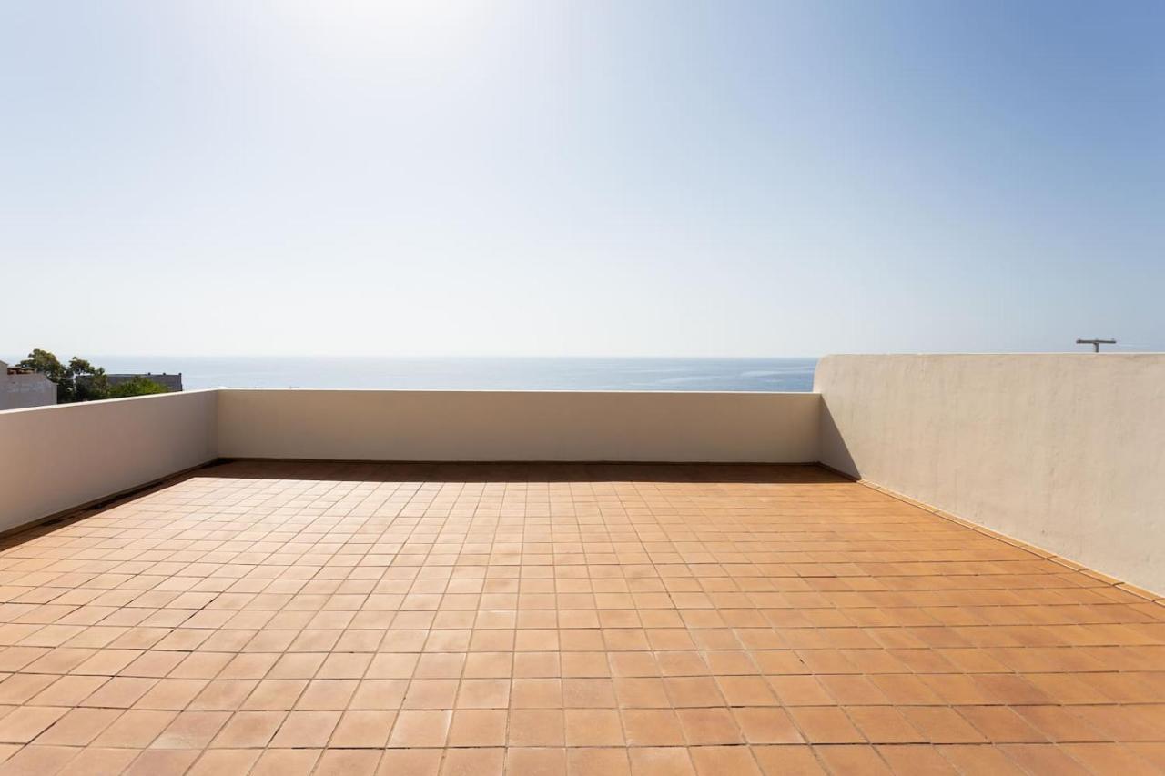 Modern 2bedroom Seaviews & Wifi