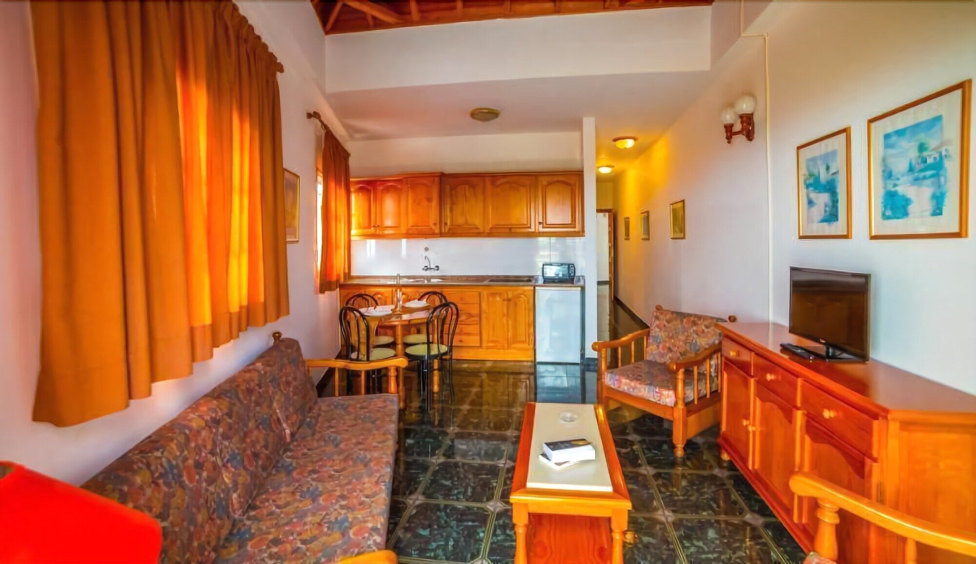 Escuela Apartment *