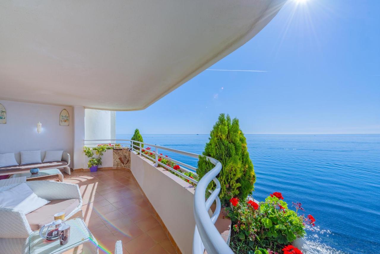 Beachfront Center Apartment Marbella
