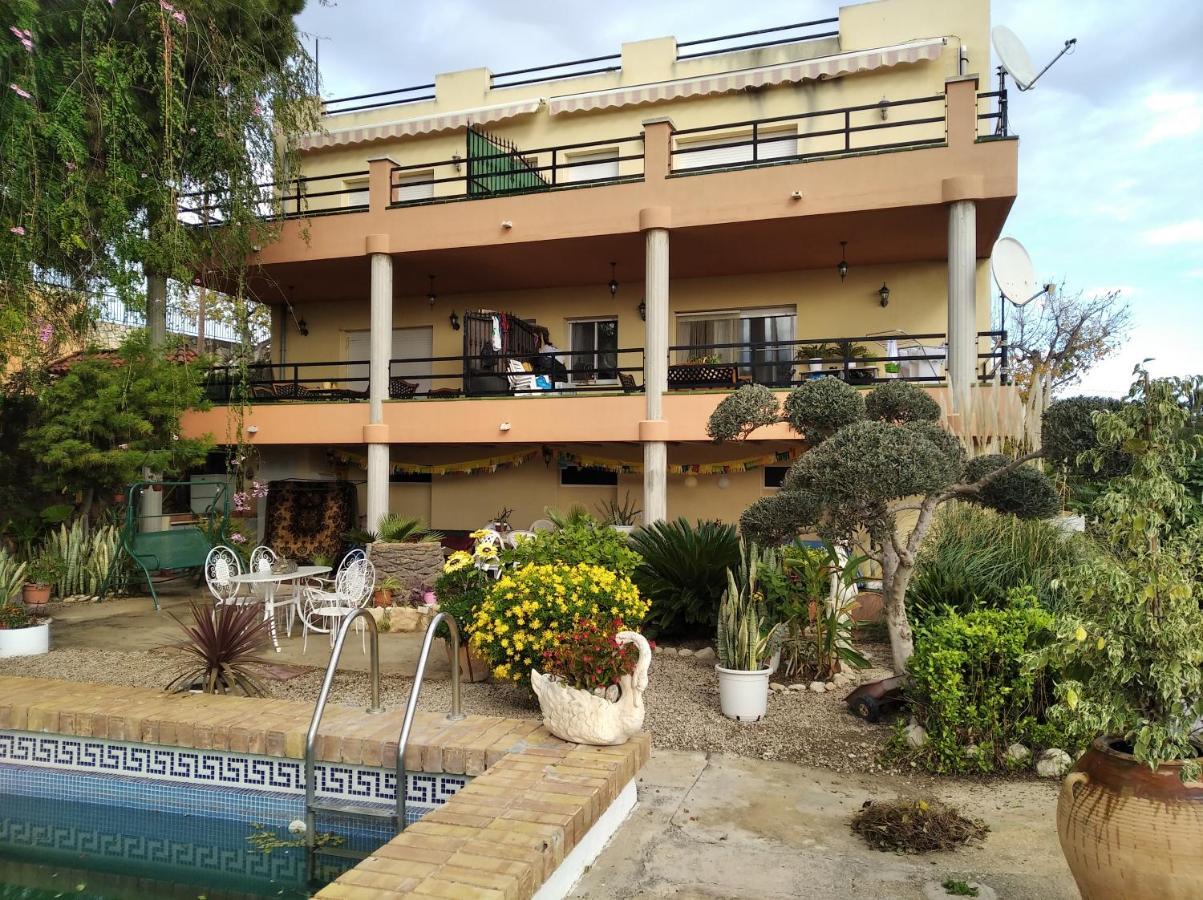 Complex Masia Del Tremendo Y Country house Camarles