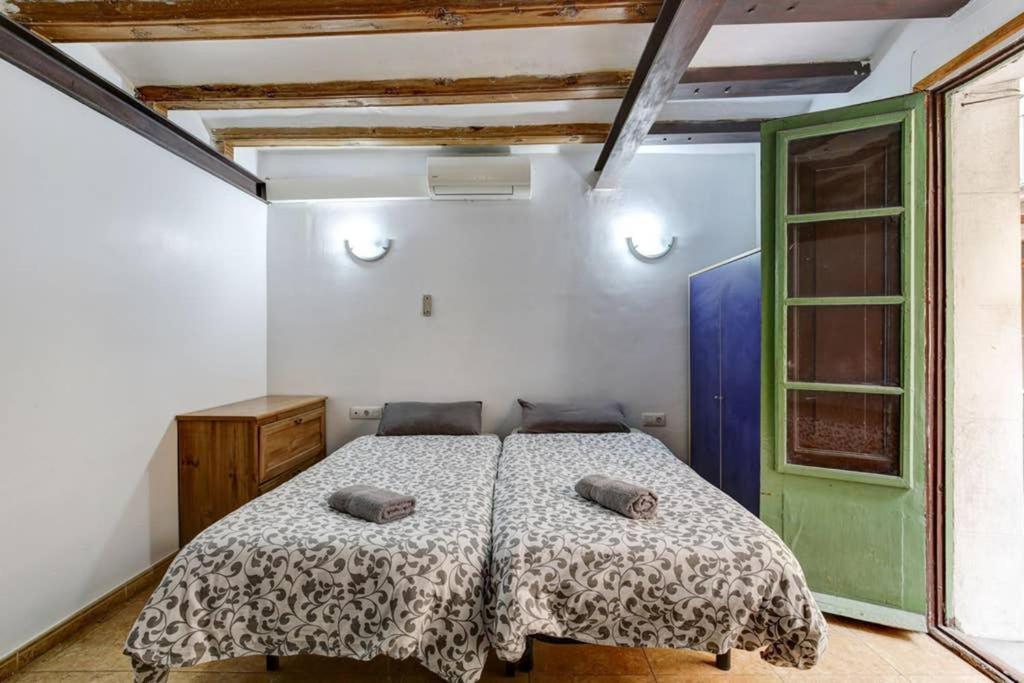 7 Pax Montserrat Ramblas Barcelona Apartment *