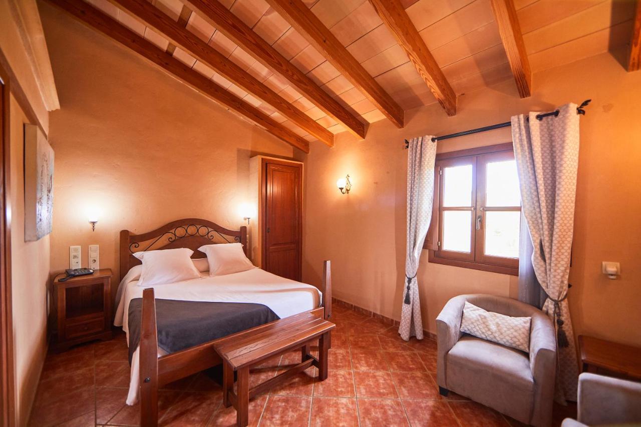 Es Quatre Cantons Farm stay *