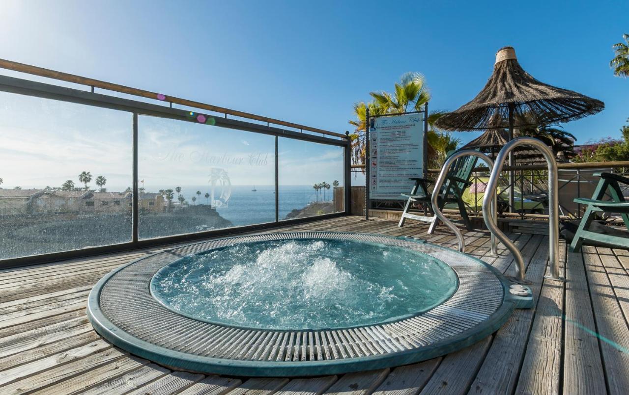 The Harbour Club Apartment *