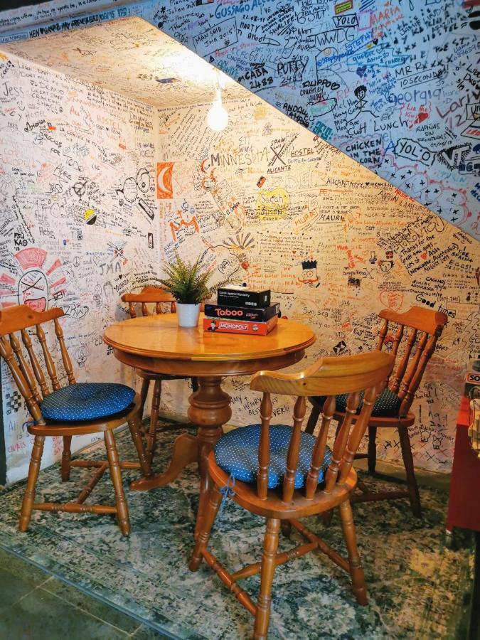 Hostal X *
