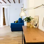 La Moma Apartments & Room