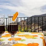Puerta Bubion Apartamentos