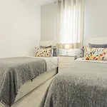 Sun Kissed Beach House - Familias