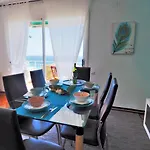 Nuria Seaview Beach-Apartment