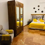 Apartamentos La Casa del Azafrán