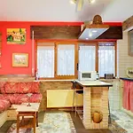 Rural Apartment With Shared Garden Pool And Spa