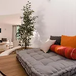 The Circular Villa - Jacuzzi, Hiking & Vineyards
