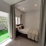 Tropical Garden Apartment