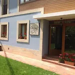 Casa De La Tila