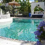 Casa completa para parejas jacuzzi piscina y wifi cerca al Caminito del Rey Málaga España