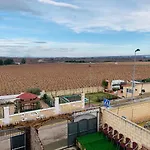 Gran Chalet Logroño Despedidas soltero y Familias BBQ Bodega Excelentes vistas a viñedos