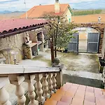 Gran Chalet Logroño Despedidas soltero y Familias BBQ Bodega Excelentes vistas a viñedos