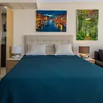 First Line P. Banus Sleeps 4
