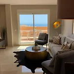 New: Luxurious Penthouse With Jacuzzi & Sea View