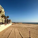 Gatu Villa Bani Con Terraza Y Vista Frontal Al Mar, Preferente Mayores De 25 Anos Y Familias