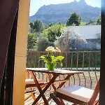 El Raco Al Riu De Montserrat