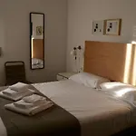Tres Puentes Anguiano Apartamentos Y Hostal