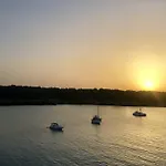 Miravent Terraza y Jardin Frente al mar Menorca