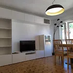 Piso Amplio Y Luminoso- Recien Reformado
