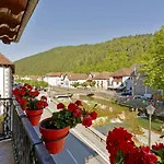 Aizkolarienea