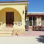 Casa Mari - Fabulous Semi-Detached Villa With Swimming Pool, Tennis Court And Huge Gardens