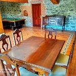 Casa Amplia Con Jardín Y Aparcamiento G-100147