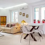 Félix Sáenz RooMalaga by Bossh Apartments