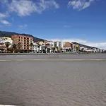 Sonias City Beach