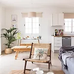 Lovely&Sunny Apartament Near Poris Beach