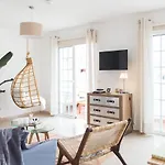 Lovely&Sunny Apartament Near Poris Beach