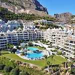 Apartment De Lux On Mascarat Beach